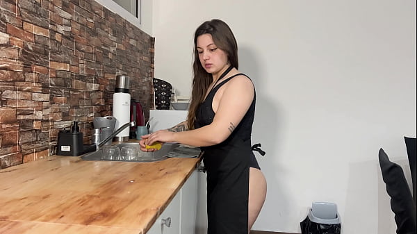 Nonton Mi Amigo Se Meta A Ba&ntilde;ar Y No Resisto Cojerme A Su Novia thumbnail