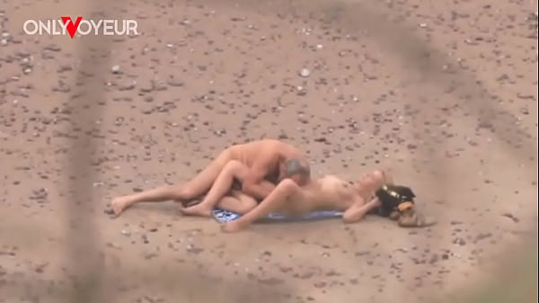 Play MP4 - Beach Voyeur&period; Older guy fucking hot MILF on the ocean shore