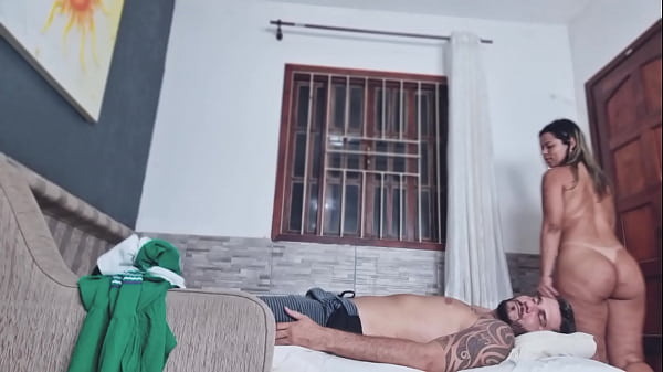 Peguei Meu Amigo Descansando, Esfreguei Minha Buceta Na Cara Dele ! thumbnail