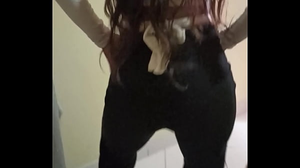 Venezolana casada en lima peru puta ofrecida baila sensual perreo durante su primer casting porno amateur 