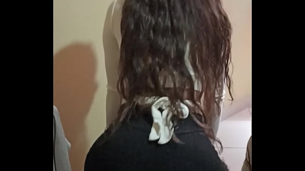 Venezolana casada en lima peru puta ofrecida baila sensual perreo durante su primer casting porno amateur 