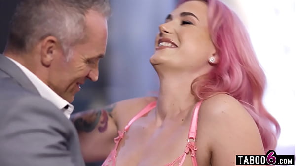 Bubble butt MILF babe Siri Dahl in a hardcore sex video where they both fully enjoyed 