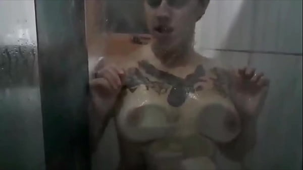 Nonton Tio Da Sukita Ataca Novamente No Banho Da Garota Tatuada thumbnail