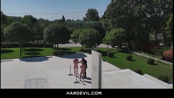 Acrobatic ass fuck threesome porn scene 