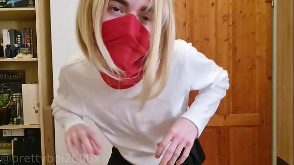 Junger Sissy Femboy wichst und spritzt in seine Strumpfhose 