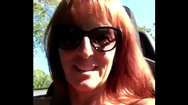 Nonton Milf Topless Car Drive thumbnail