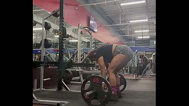 Muscle mommy Bobbi Jo