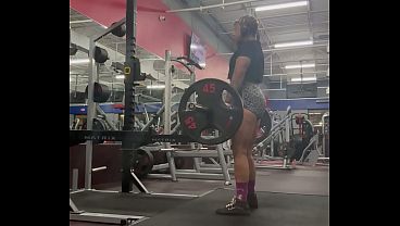 Muscle mommy Bobbi Jo