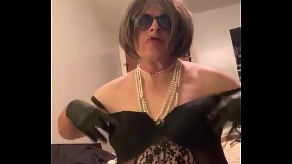 Play MP4 - CD Nikki slick pussy cum slut