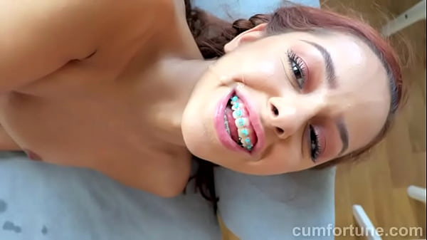 Play MP4 - Vanna Bardot swallow a hot load