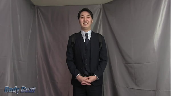 今回は初めての撮影に挑む、爽やかな雰囲気のスーツリーマン君に登場してもらいました！ thumbnail