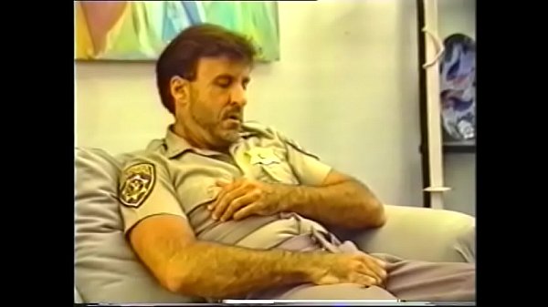 Play MP4 - Gay officer takes cock down his throat