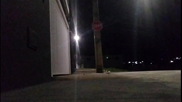 Vagabunda colegial desfilando na vizinhan&ccedil;a 