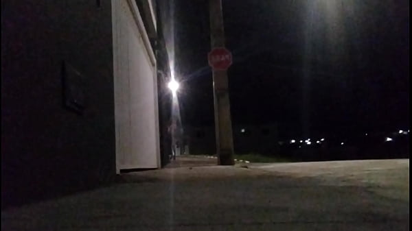 Putinhalee1colegial exibida na rua