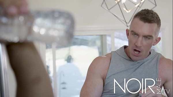 Creo que no me cabe tu polla entera dentro de mi culo 