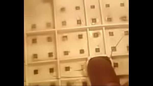 Play MP4 - verga sale un rato de su hueco para masturbarse