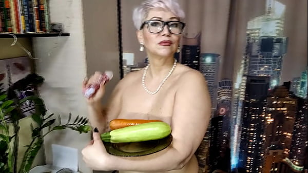 MILF secretary with zucchini and carrots in wet_mature cunt...