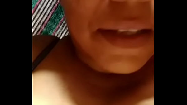 Nonton Minha Tia Lambendo O Dedo thumbnail