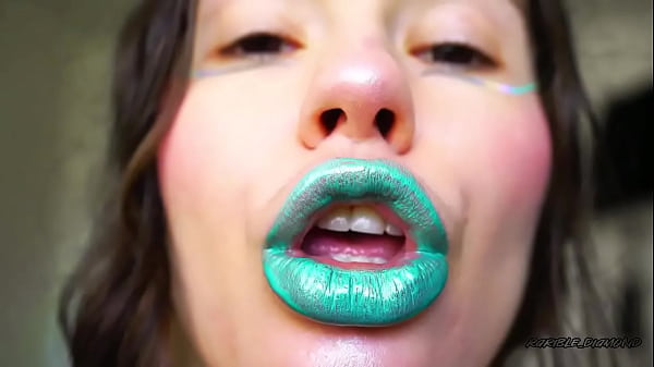 Sensual glossy minty kiss 