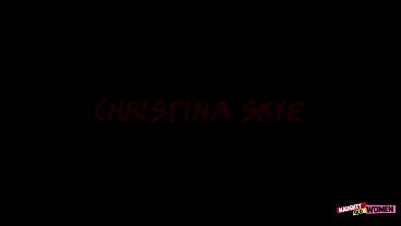 Nonton Christina Skye Gets An Enormous Cock To Suck From A Gloryhole thumbnail