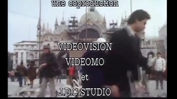 Minuta de Filme Vintage de 1986 com_vários_modelos_e atores_sendo alguns deles Frédéric Lemaire Benjamin_Fontenay_Yannick_Baud Anton Pirus dentre_outros_Minuta da belíssima abertura do_filme