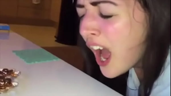 Play MP4 - Corno gravando a mulher sendo arrombada pelo neg&atilde;o