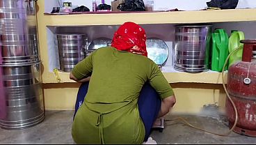 Girlfriend Anally Fucked in Kitchen While She is Busy Cooking