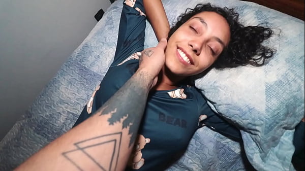 Play MP4 - Amo acordar levando Gozada Quente na minha Bucetinha - O Max Boss - Nati Roza