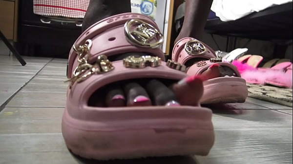 Black Pearl Keysha Present A Lot Of Her Shoes In Front Of The Cam thumbnail