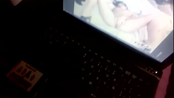 Play MP4 - Masturbando viendo porno