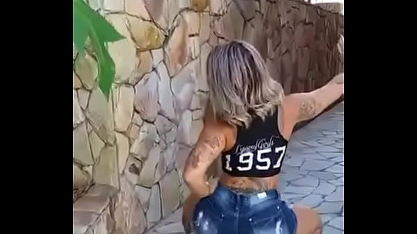 Play MP4 - gostosa dan&ccedil;ando funk&period;uma delicia