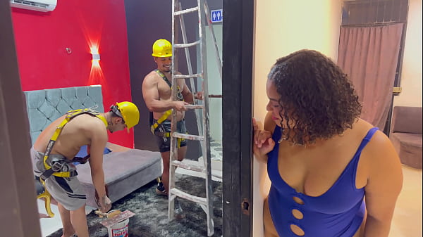 Obreros seducen mujercachonda en ausencia desu marido