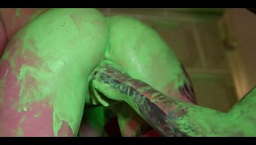 Nonton Dreadhead Tattoo Sluts &ndash; Lesbian Color Play Finger & Dildo thumbnail