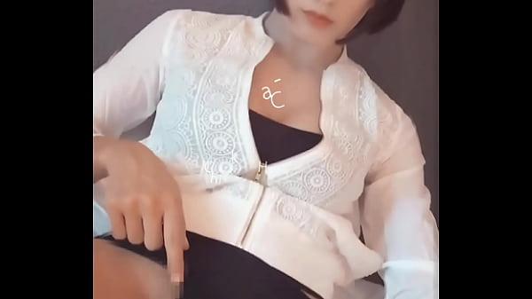 Play MP4 - 【個撮】ショートヘアーの男の娘が無言で疑似セックスする動画