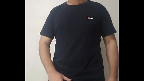 Homem Velho Batendo Uma Punheta De P&eacute; thumbnail