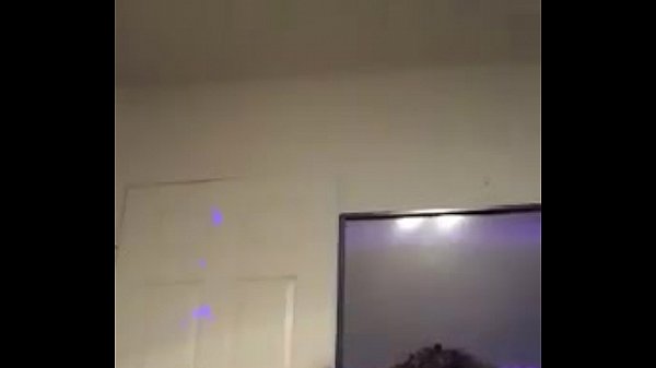 Play MP4 - Thick chick trys to tease the camera