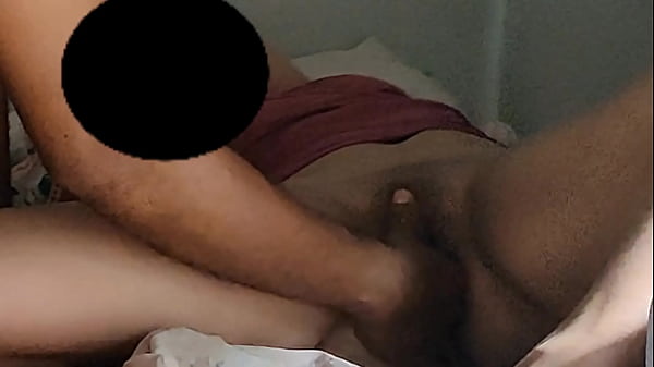 Dedilhando a buceta e o cu da Bailey