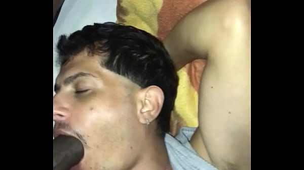 O di&aacute;rio de mamadas II - Neg&atilde;o dotado e grosso me deu leite na garganta 