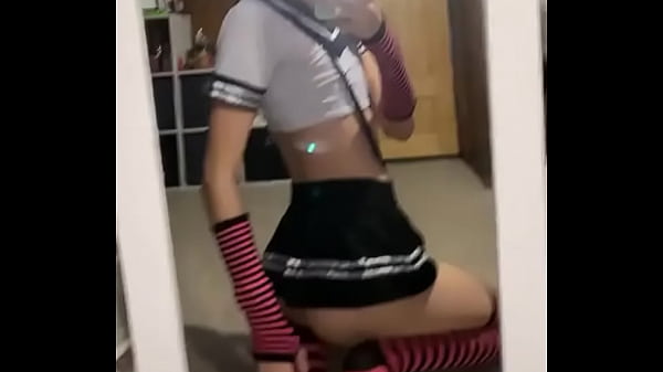 Femboy ense&ntildeando el culo con tanguita
