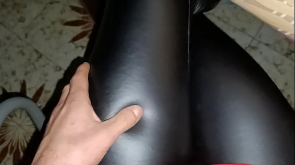 Play MP4 - Touch My leather leggings