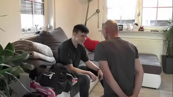 Play MP4 - German slap spit