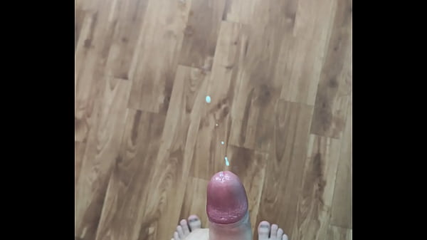 Play MP4 - Cumming on floor