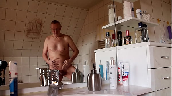 Play MP4 - Nackedei wichst 371