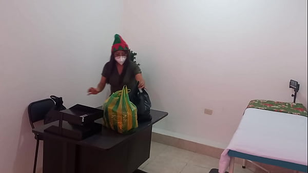 CHRISTMAS FULL OF SENSUALITY_LATINA_WITH A BIG VAGINA TOUCHES HERSELF DIRTY_AT WORK