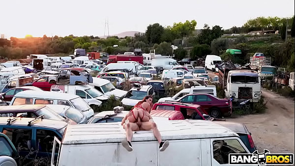 Play MP4 - Fuckin' In The Junkyard