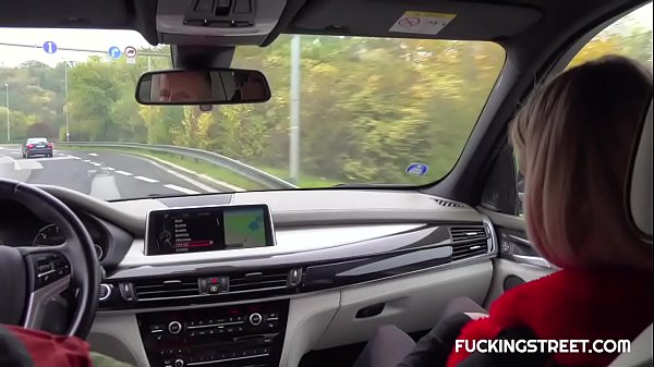 Blondegives her saviour some unexpected sex