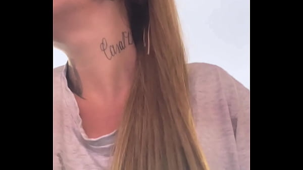 Eu na academia fazendo meu treino me deu muito calor tirei a camiseta e fiquei de suti&atilde; o tes&atilde;o era grande .( bucetinha toda molhadinha ) 