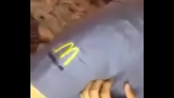 Chico de Macdonalds masturb&aacute_ndose