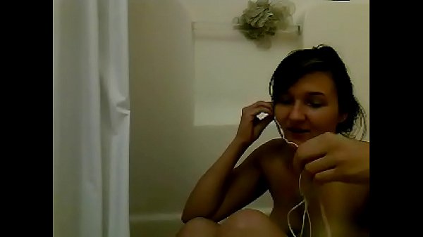 Bella in showerSkypingBF