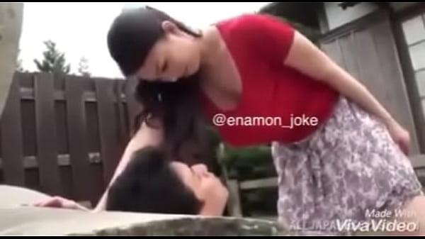 Play MP4 - Anyone know her name&quest;&quest;&quest;